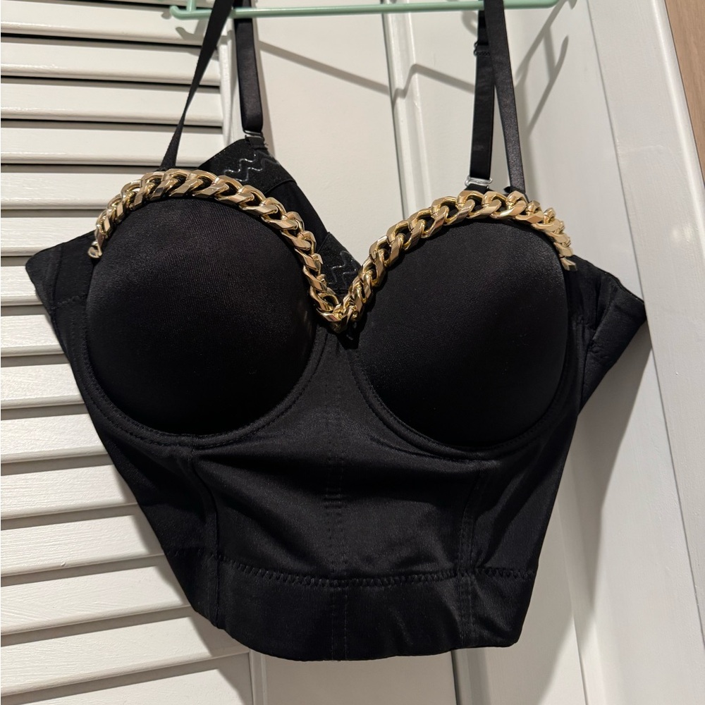 Black top w gold chain